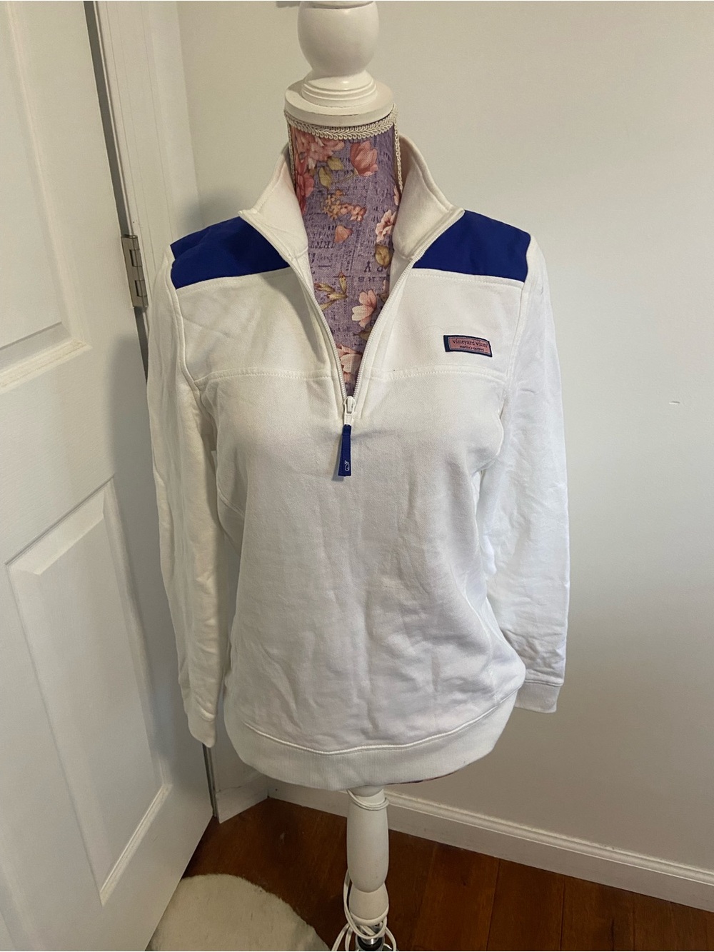 Vineyard Vines white half zip sweatshirt small